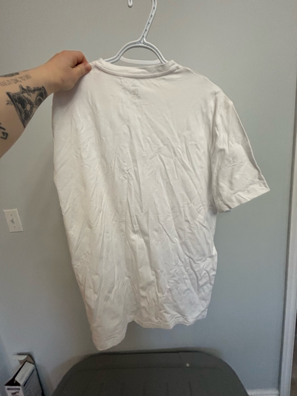 White George V-Neck - Picture 4 of 4